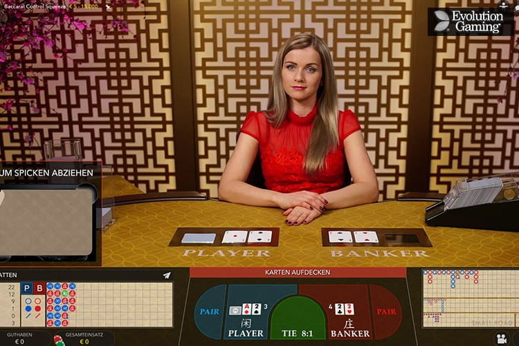 Control Squeeze lässt den Spieler aktiv am Aufdecken der Karten teilhaben