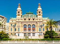 El impresionante edificio del Casino de Monte Carlo en Mónaco