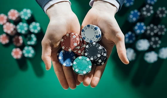 Un montón de fichas de juego