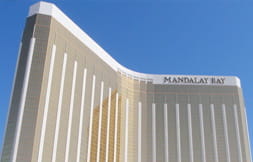 La playa artificial en el Hotel-casino Mandalay Bay en Las Vegas