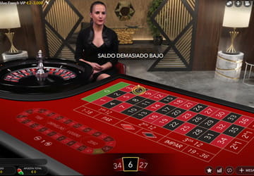 mesa de ruleta en vivo con dos crupieres de Evolution Gaming