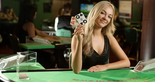 Live Blackjack table and a dealer from Evolution Gaming