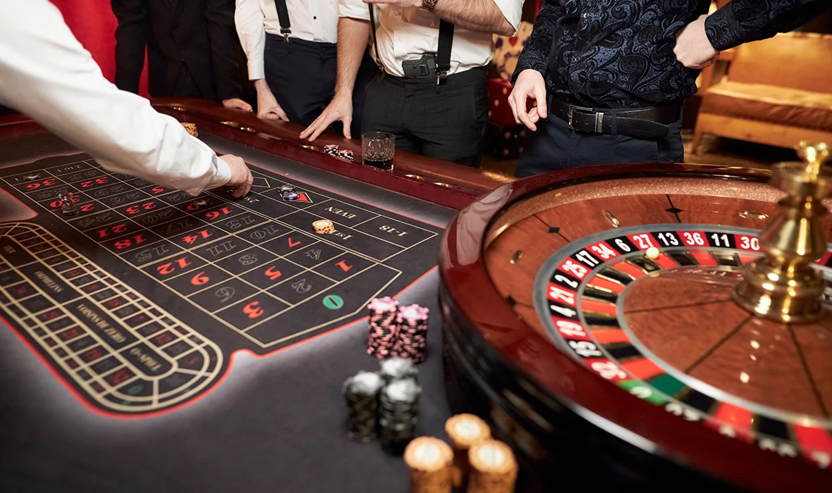Image of a roulette table with bettors